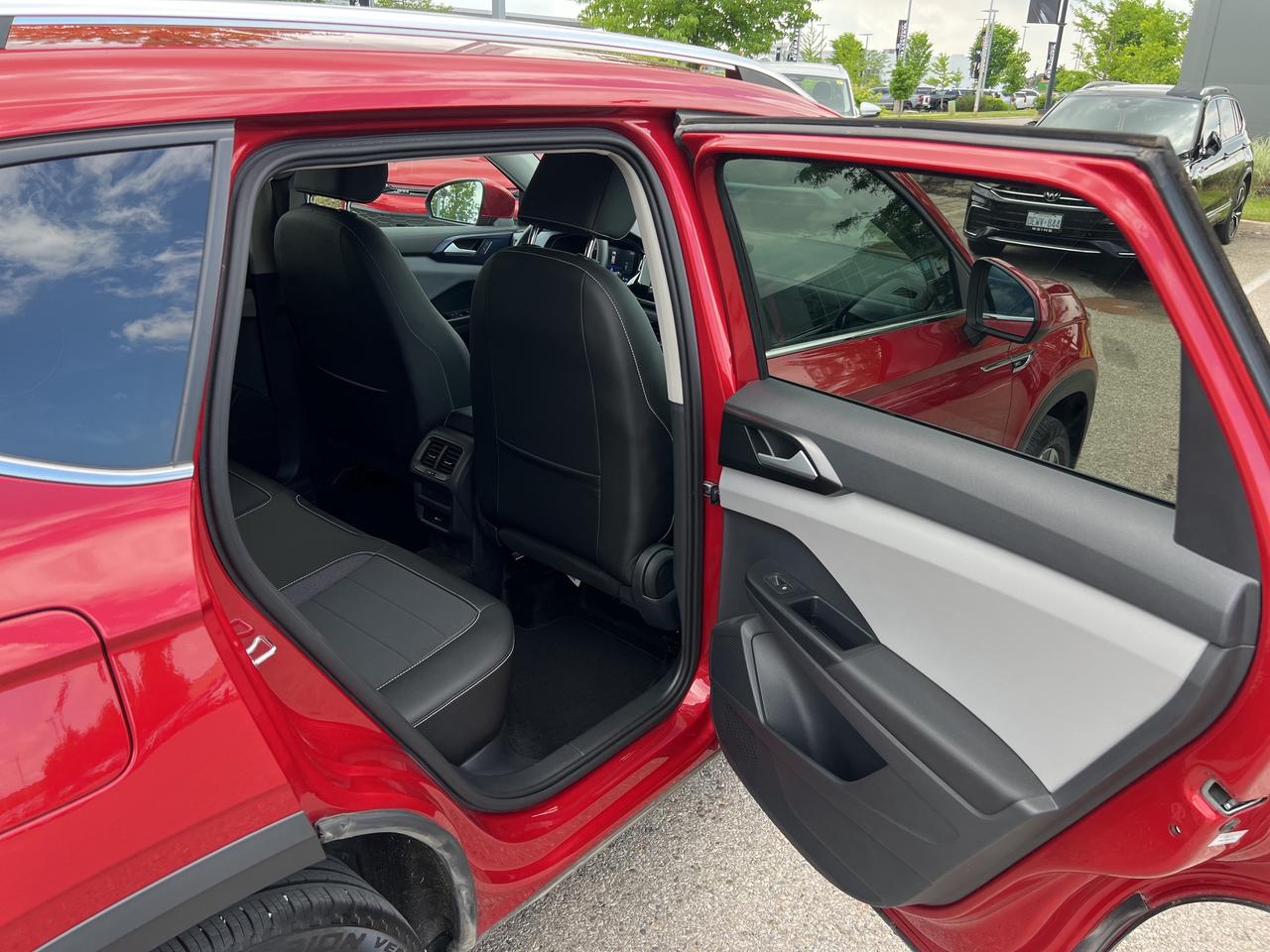 2023 Volkswagen Taos Comfortline 4MOTION -Ltd Avail- Photo