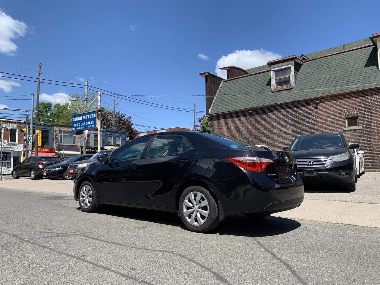 2015 Toyota Corolla 4dr Sdn CVT LE Photo2