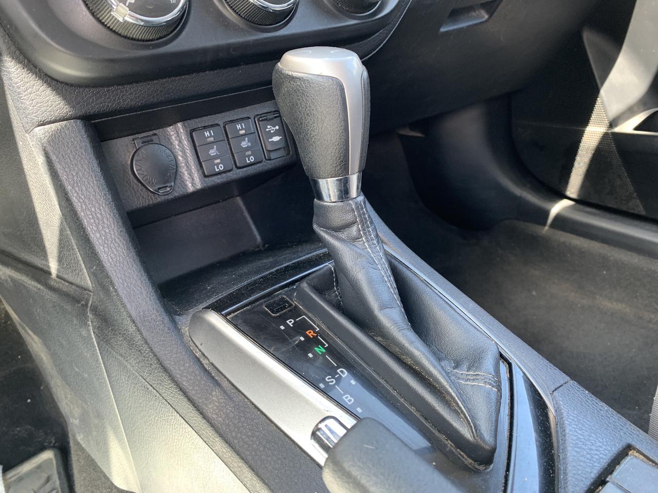 2015 Toyota Corolla 4dr Sdn CVT LE Photo