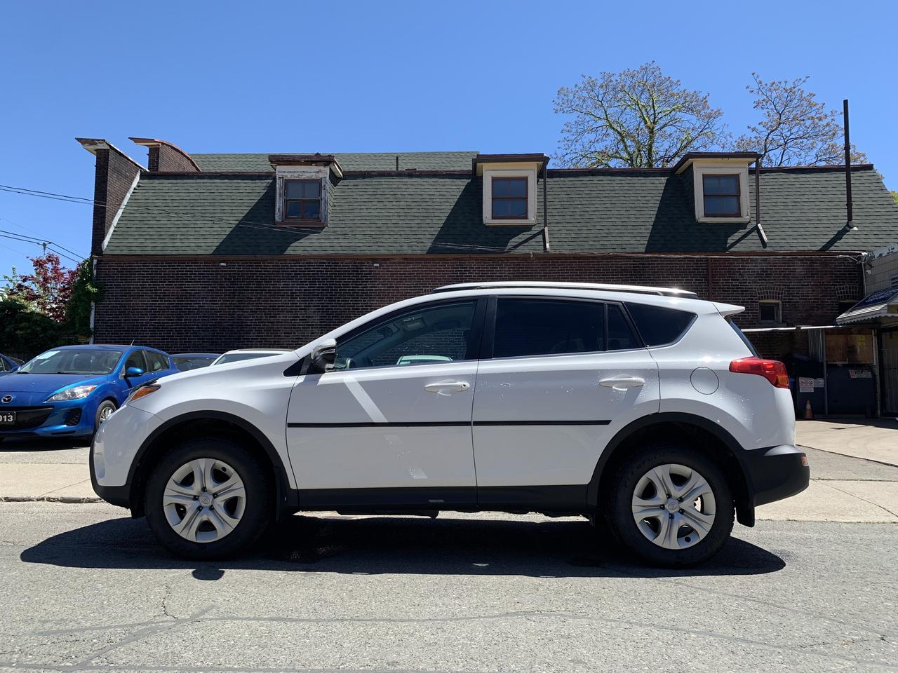 2014 Toyota RAV4 AWD 4dr LE Photo