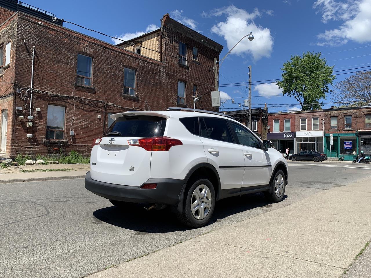 2014 Toyota RAV4 AWD 4dr LE Photo