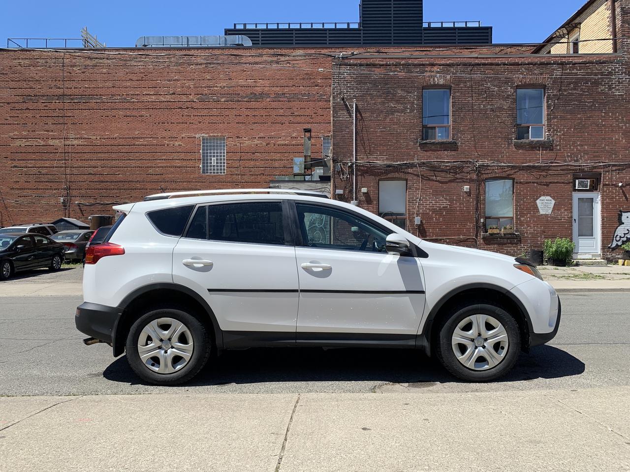 2014 Toyota RAV4 AWD 4dr LE Photo