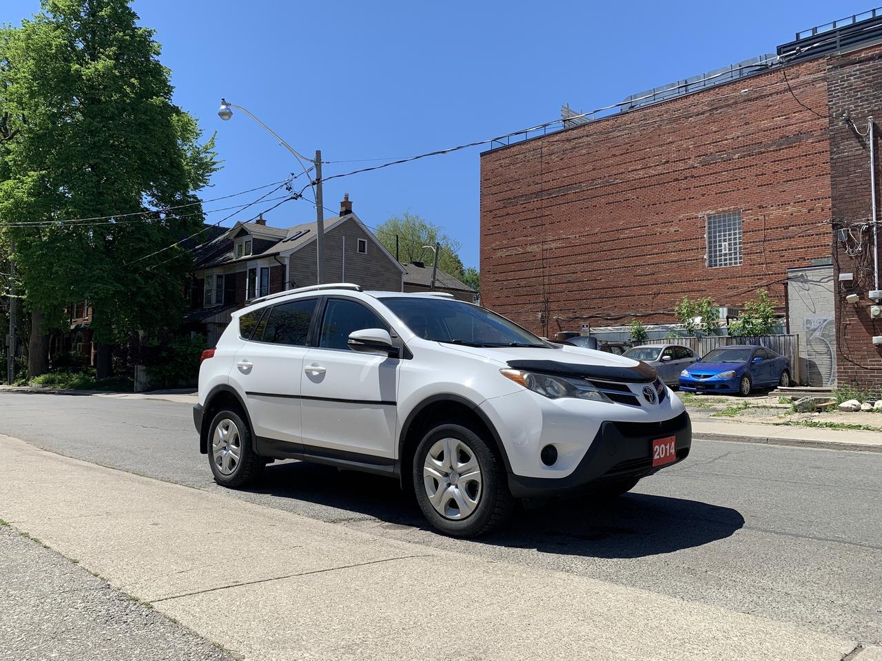 2014 Toyota RAV4 AWD 4dr LE Photo