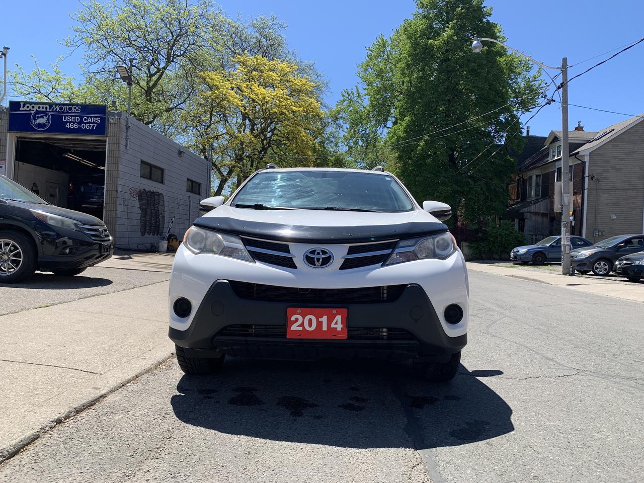 2014 Toyota RAV4 AWD 4dr LE Photo