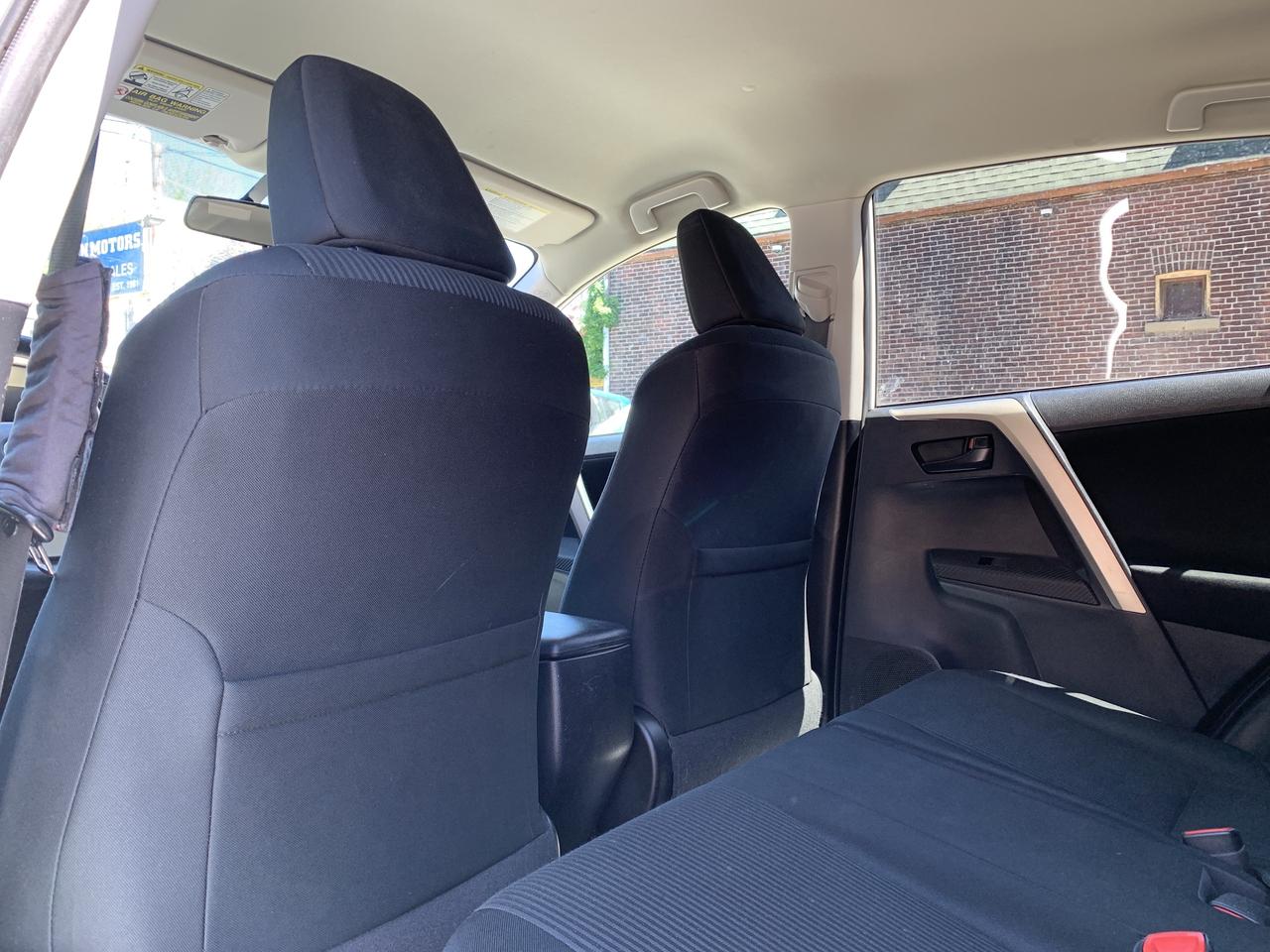 2014 Toyota RAV4 AWD 4dr LE Photo