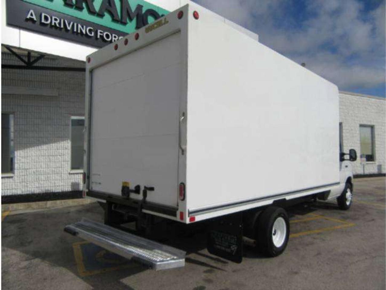 2023 Ford E-450 CUBE VAN 16FT HIGH BOX WITH ROLLOUT RAMP Photo2