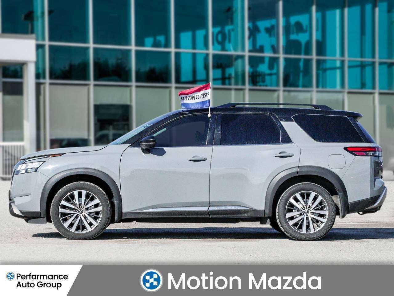 2022 Nissan Pathfinder Platinum Photo2