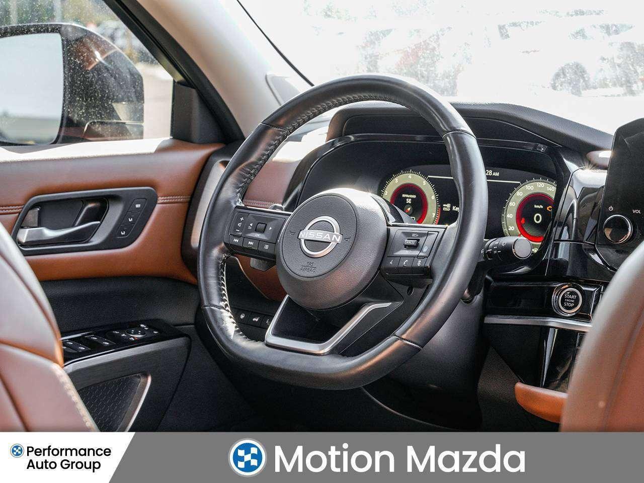 2022 Nissan Pathfinder Platinum Photo