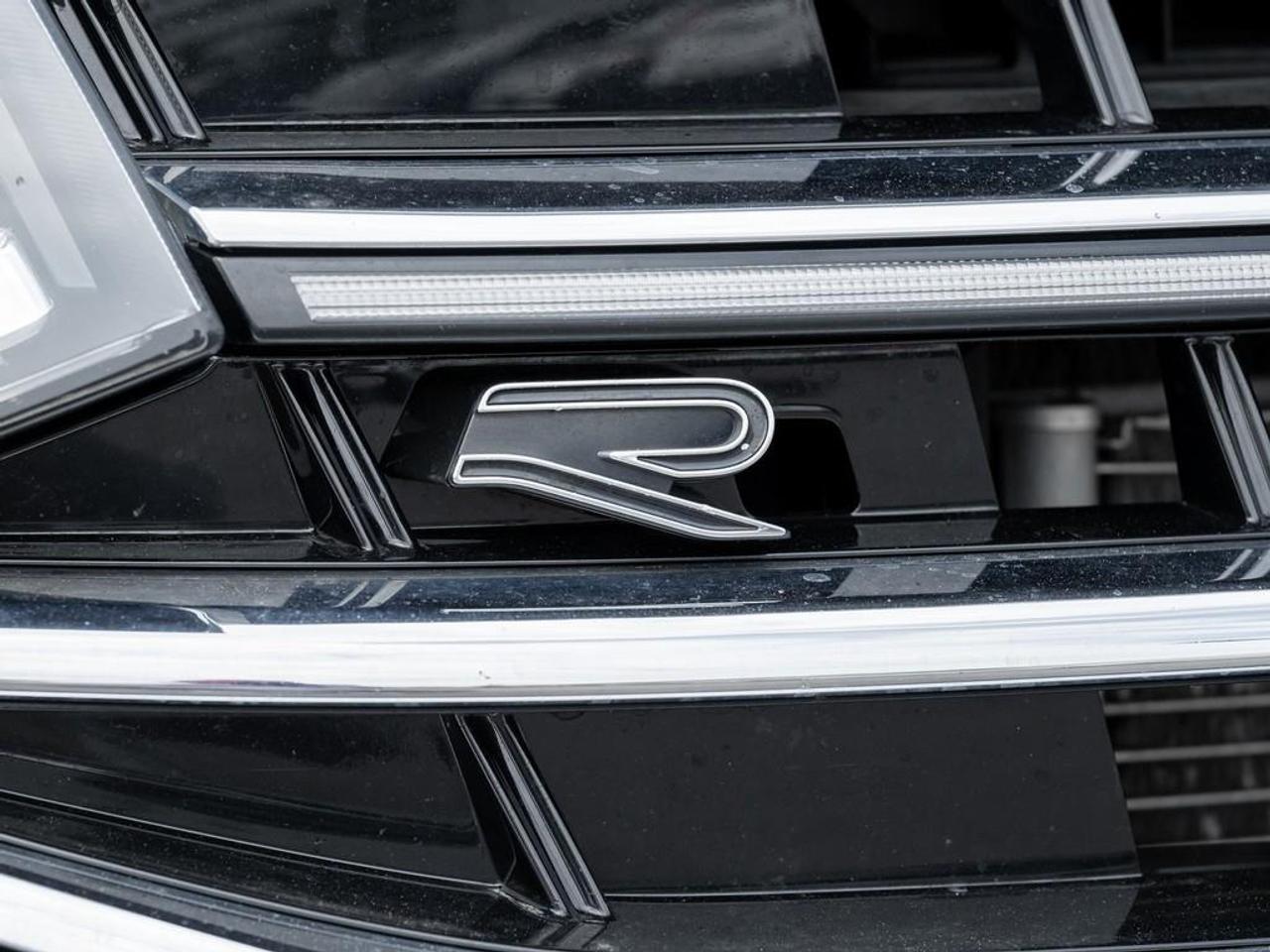 2022 Volkswagen Tiguan Highline R-LINE 4dr All-wheel Drive 4MOTION Photo2