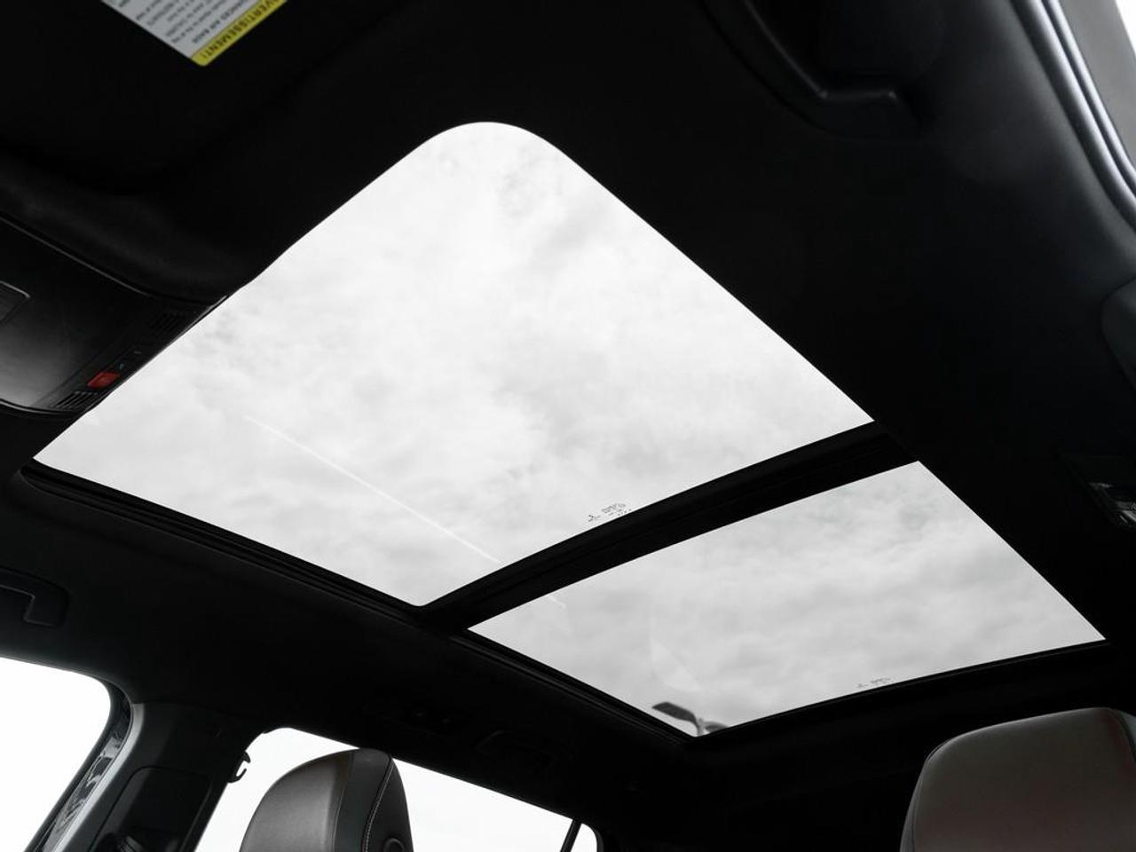 2022 Volkswagen Tiguan Highline R-LINE 4dr All-wheel Drive 4MOTION Photo