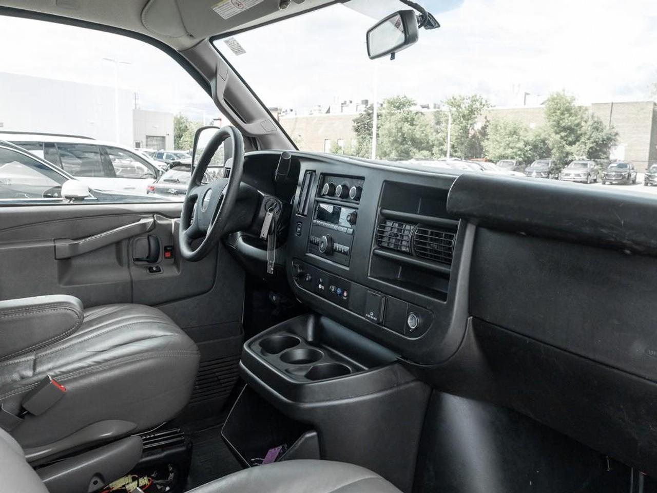 2024 GMC Savana 2500 Work Van Rear-Wheel Drive Extended Cargo Van Photo