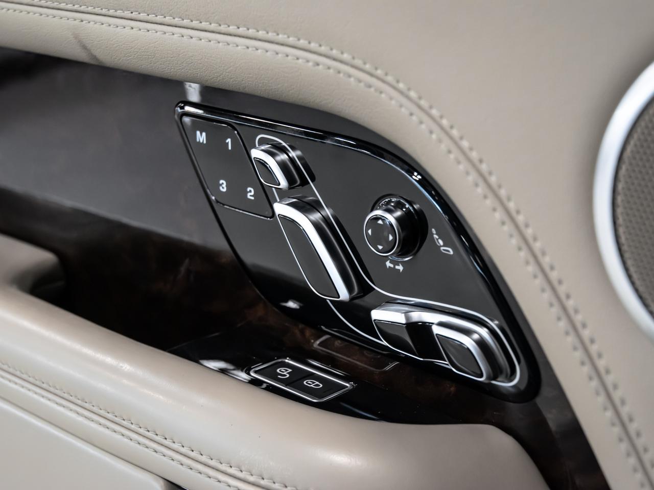 2019 Land Rover Range Rover V8 SUPERCHARGED SWB REAR DVD HEADS UP NAVI Photo