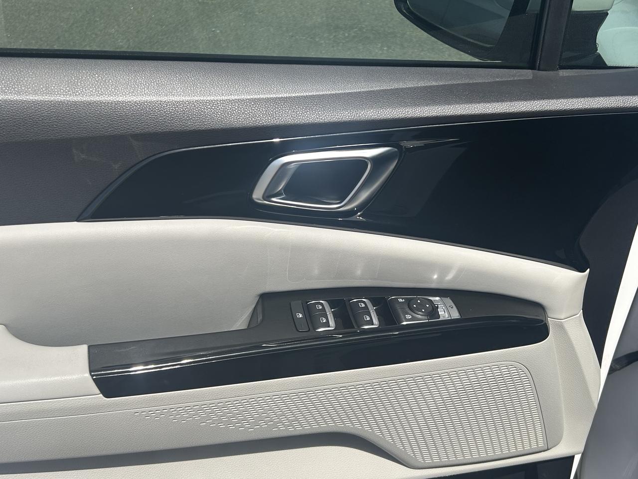2022 Kia Carnival EX/LEATHER/HEATED SEATS/BACK UP CAM/CALL PICTON Photo