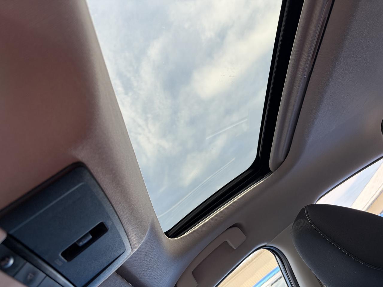 2024 Nissan Sentra SV/PWR SUN ROOF/BACK UP CAM/CALL PICTON Photo