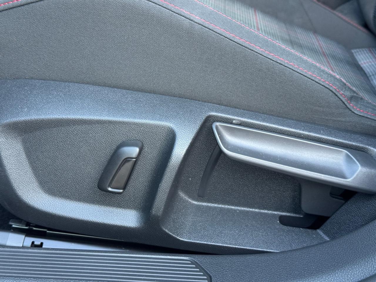 2022 Volkswagen Golf GTI GTI    ONE OWNER   NO ACCIDENT Photo