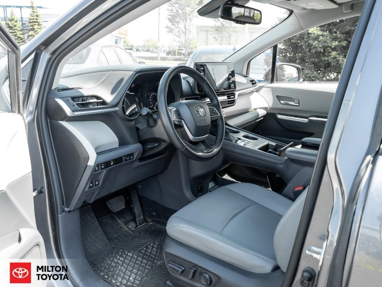 2024 Toyota Sienna 8 PASSENGER SUNROOF LEATHER REMOTE CONNECT ONE OWN Photo