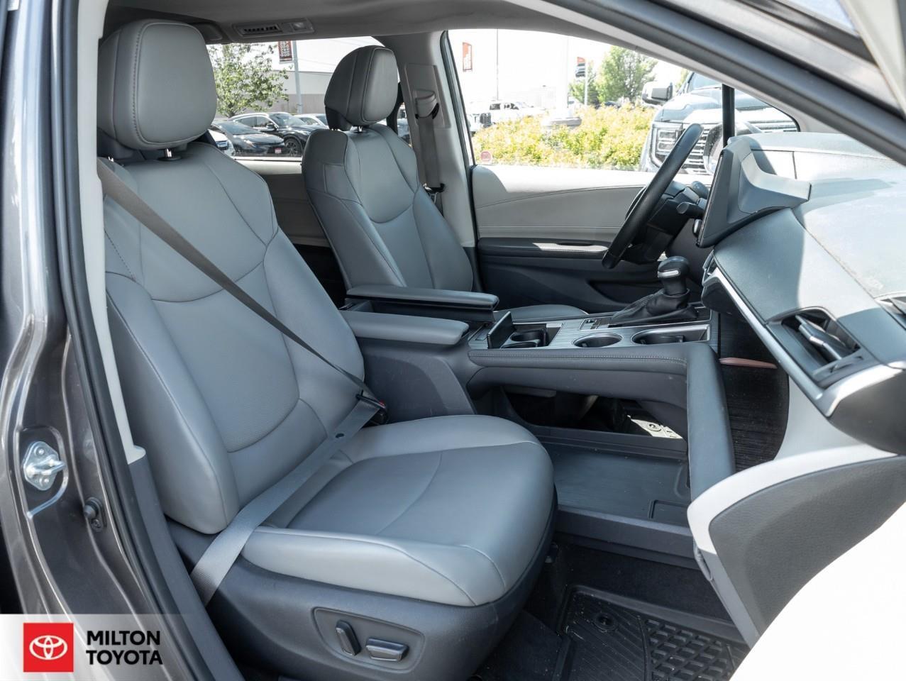 2024 Toyota Sienna 8 PASSENGER SUNROOF LEATHER REMOTE CONNECT ONE OWN Photo