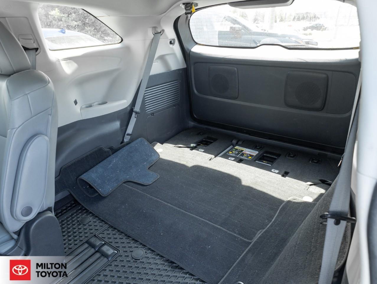 2024 Toyota Sienna 8 PASSENGER SUNROOF LEATHER REMOTE CONNECT ONE OWN Photo