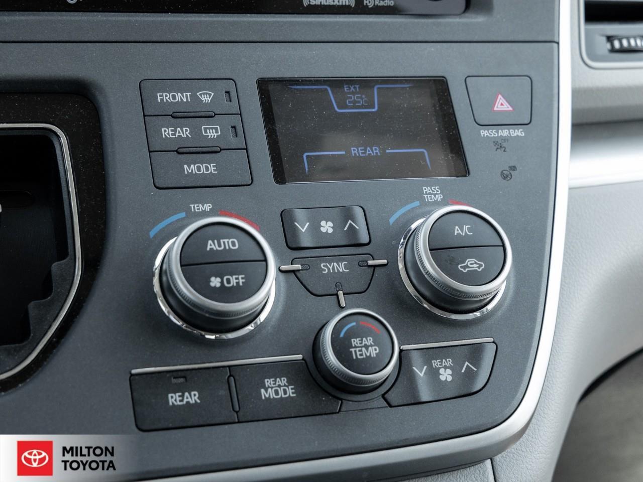2020 Toyota Sienna 8 PASSENGER HEATED SEATS CAMERA TOUCH SCREEN NEW T Photo