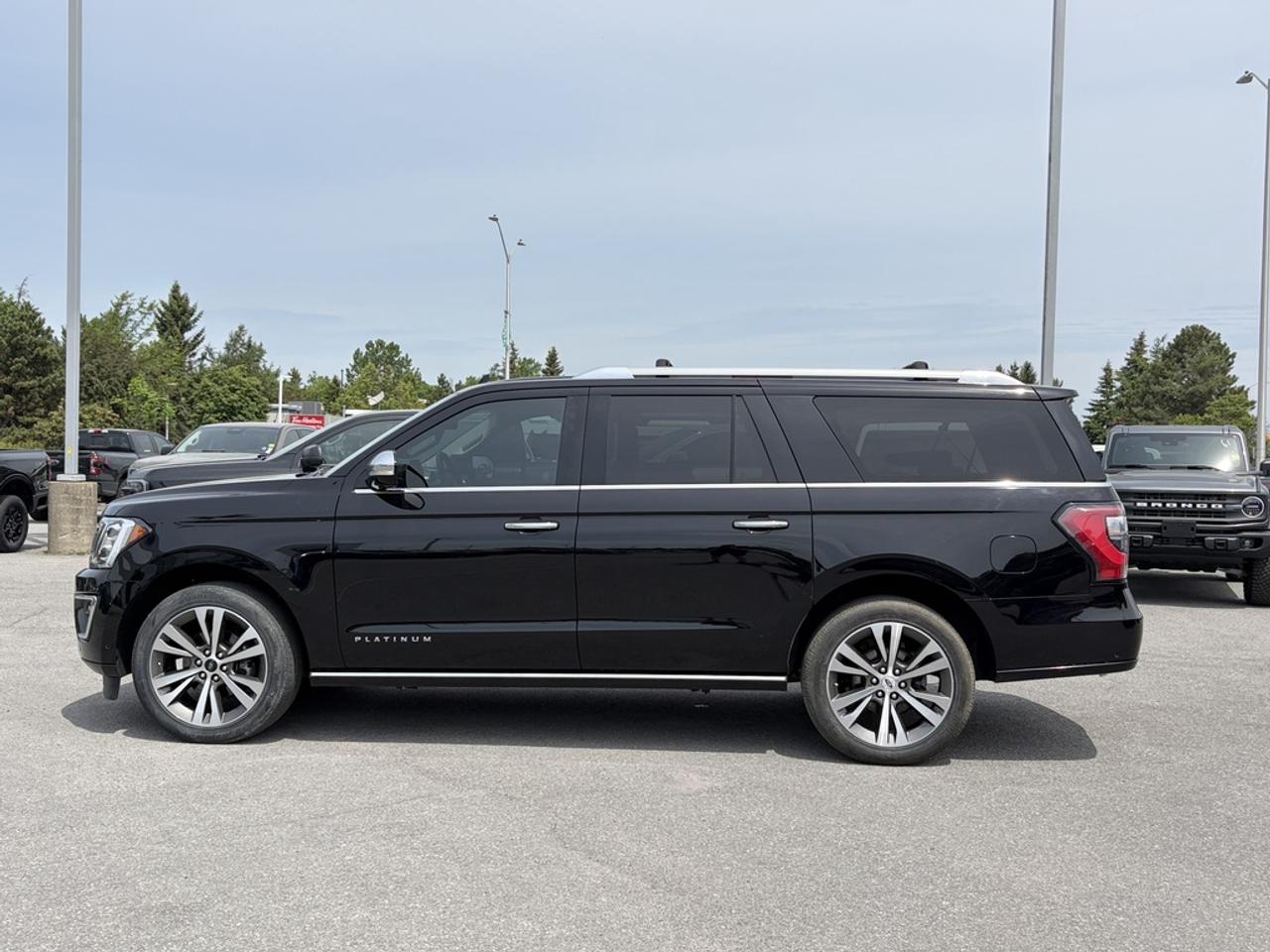 2021 Ford Expedition Max Platinum 4dr 4x4 Photo2