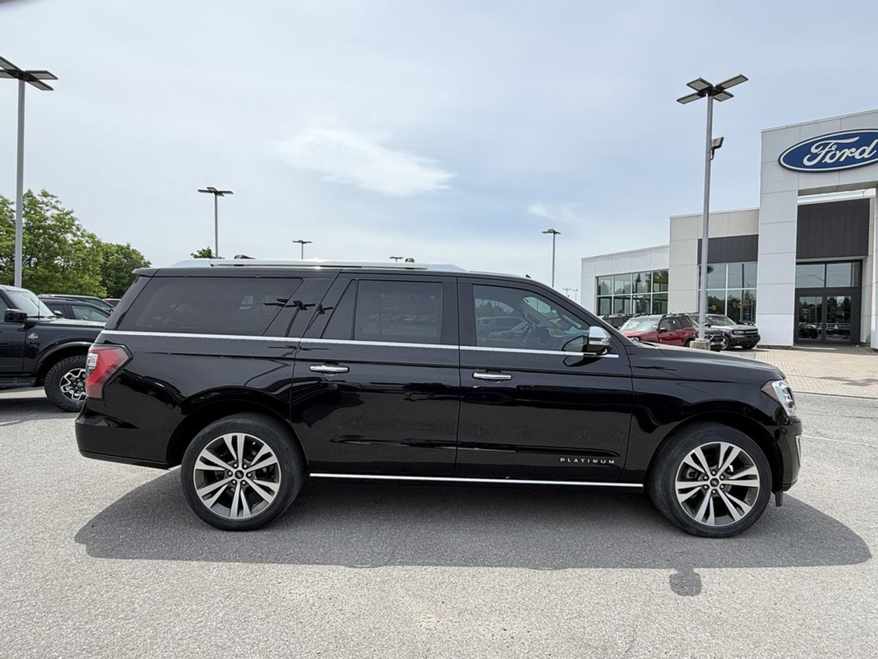 2021 Ford Expedition Max Platinum 4dr 4x4 Photo