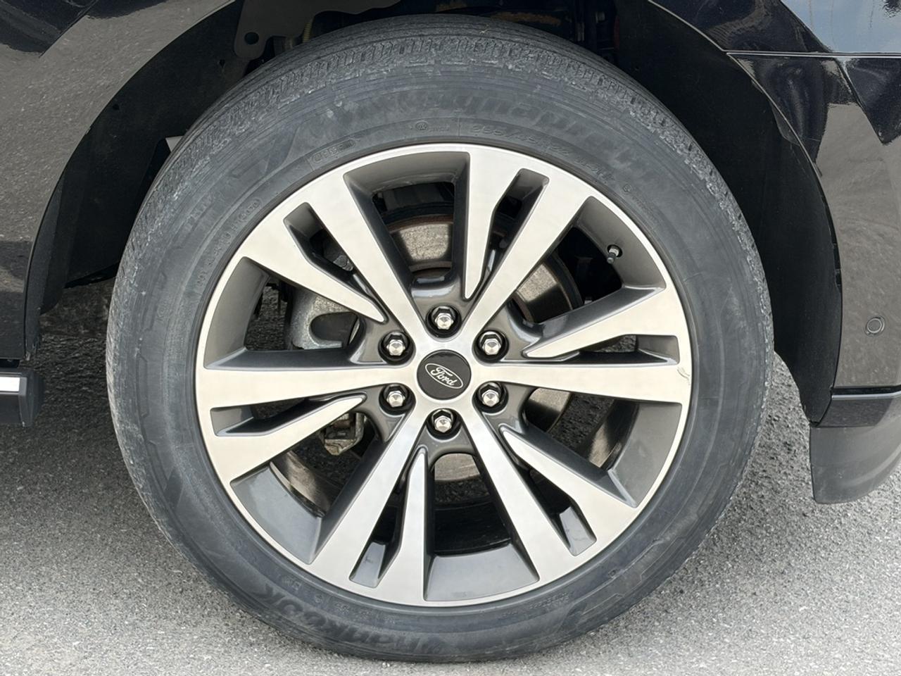 2021 Ford Expedition Max Platinum 4dr 4x4 Photo