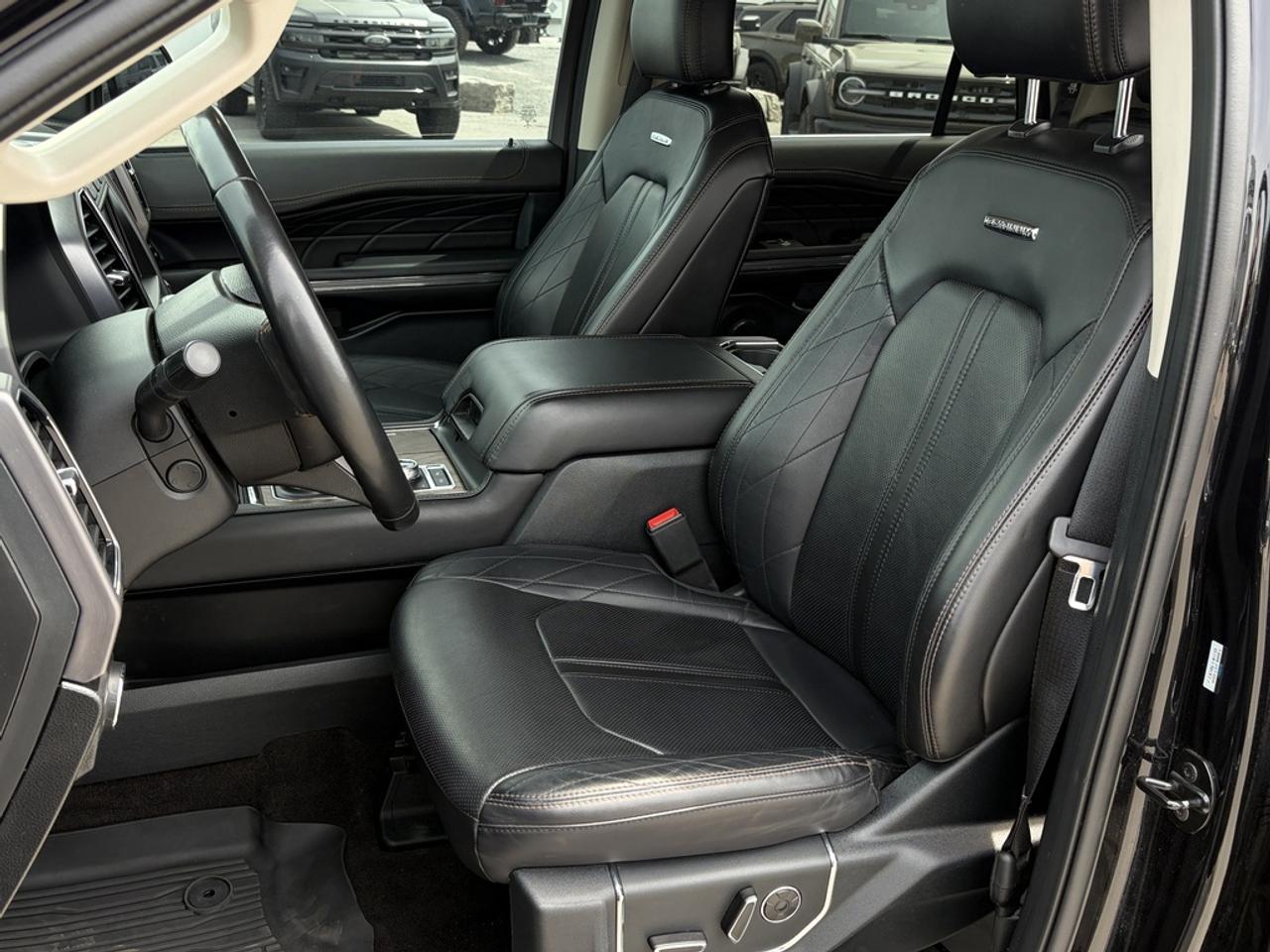 2021 Ford Expedition Max Platinum 4dr 4x4 Photo