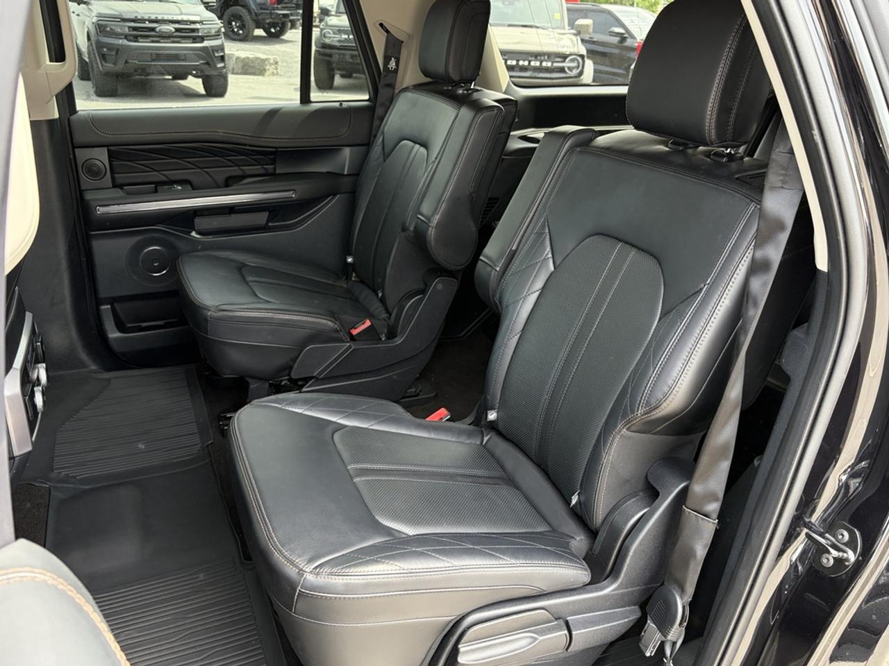 2021 Ford Expedition Max Platinum 4dr 4x4 Photo