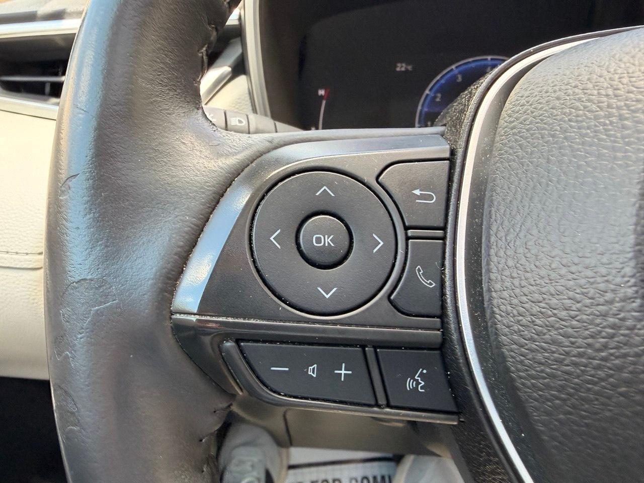 2024 Toyota Corolla Cross XLE AWD, ONE OWNER, SUNROOF, PUSH BUTTON START Photo