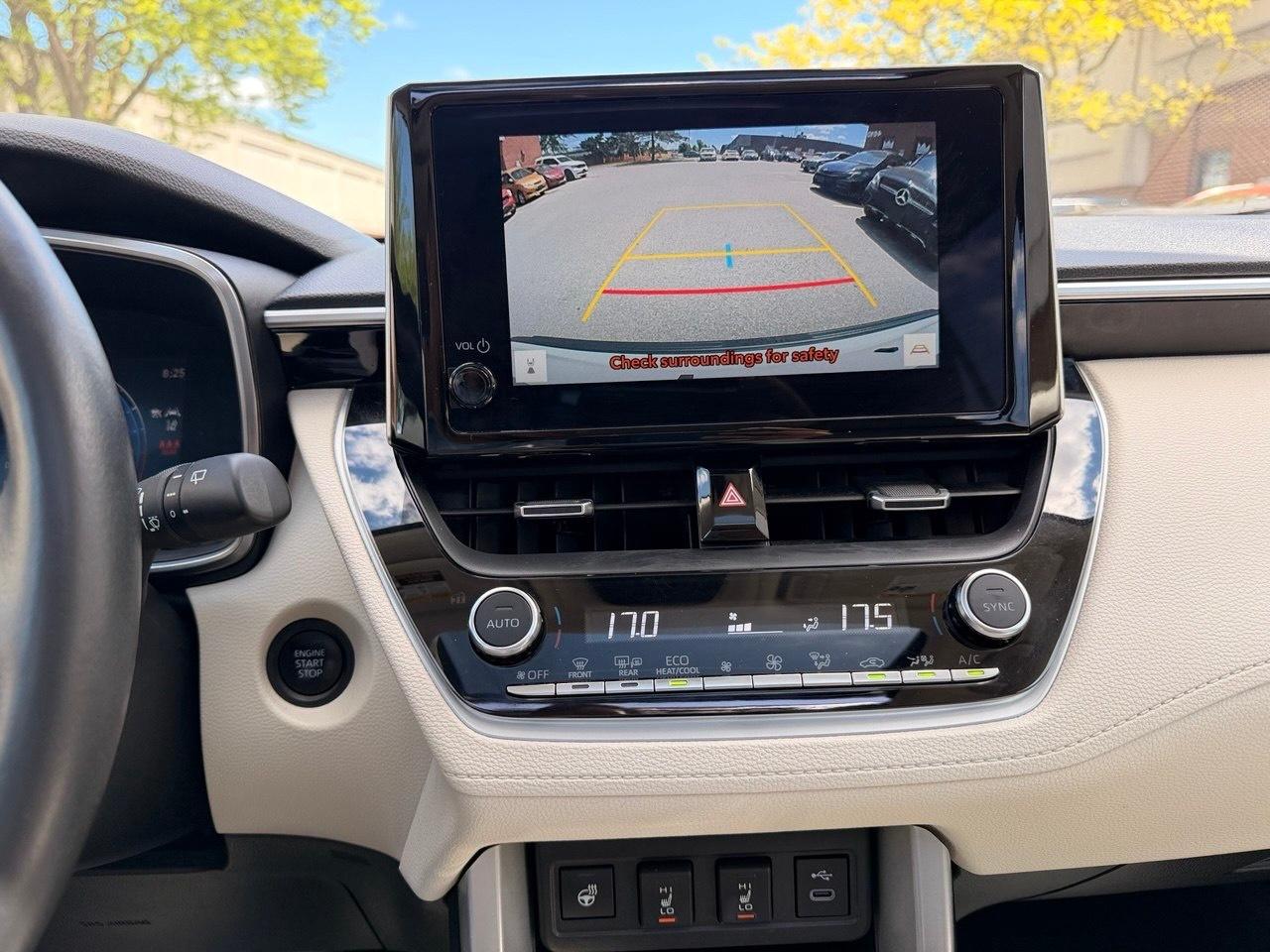 2024 Toyota Corolla Cross XLE AWD, ONE OWNER, SUNROOF, PUSH BUTTON START Photo