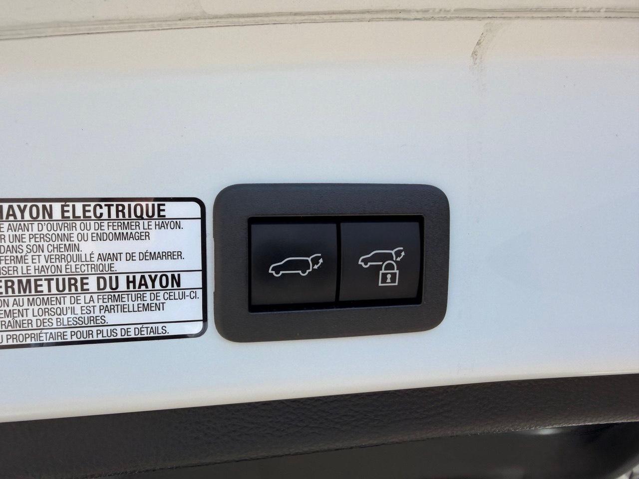 2024 Toyota Corolla Cross XLE AWD, ONE OWNER, SUNROOF, PUSH BUTTON START Photo