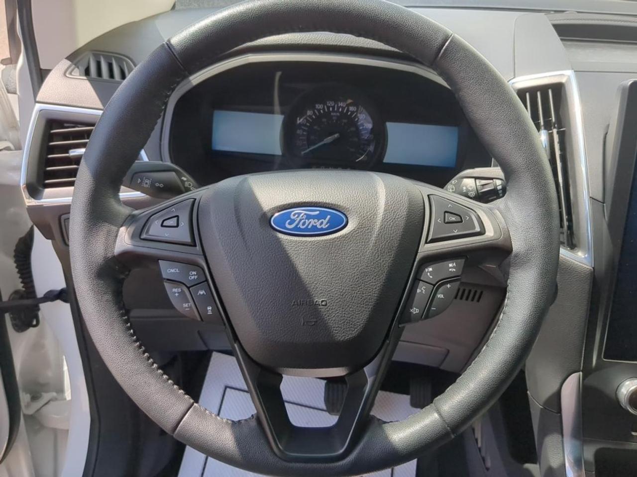 2022 Ford Edge Titanium AWD Photo
