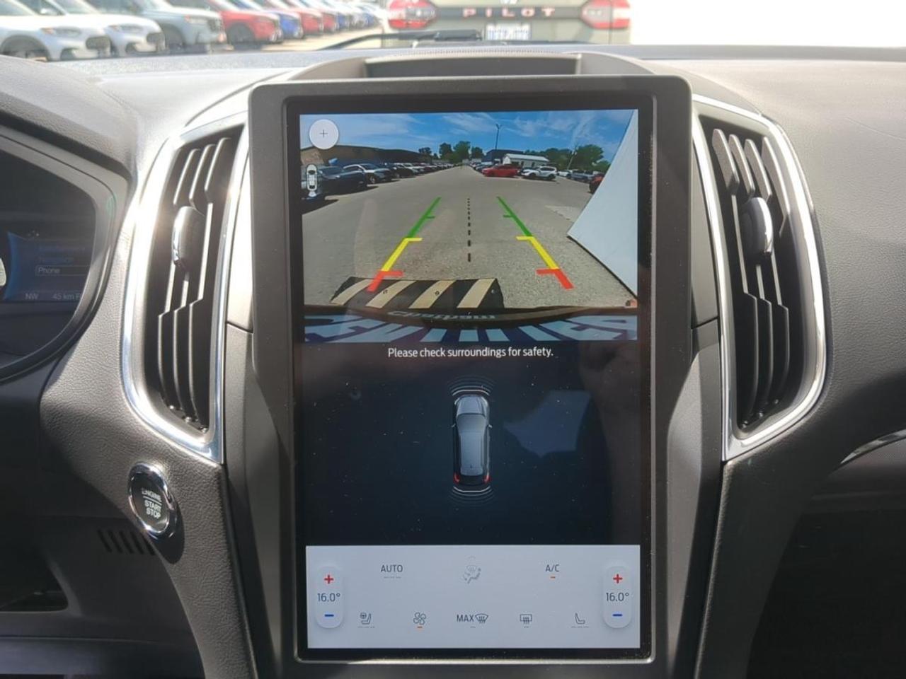 2022 Ford Edge Titanium AWD Photo
