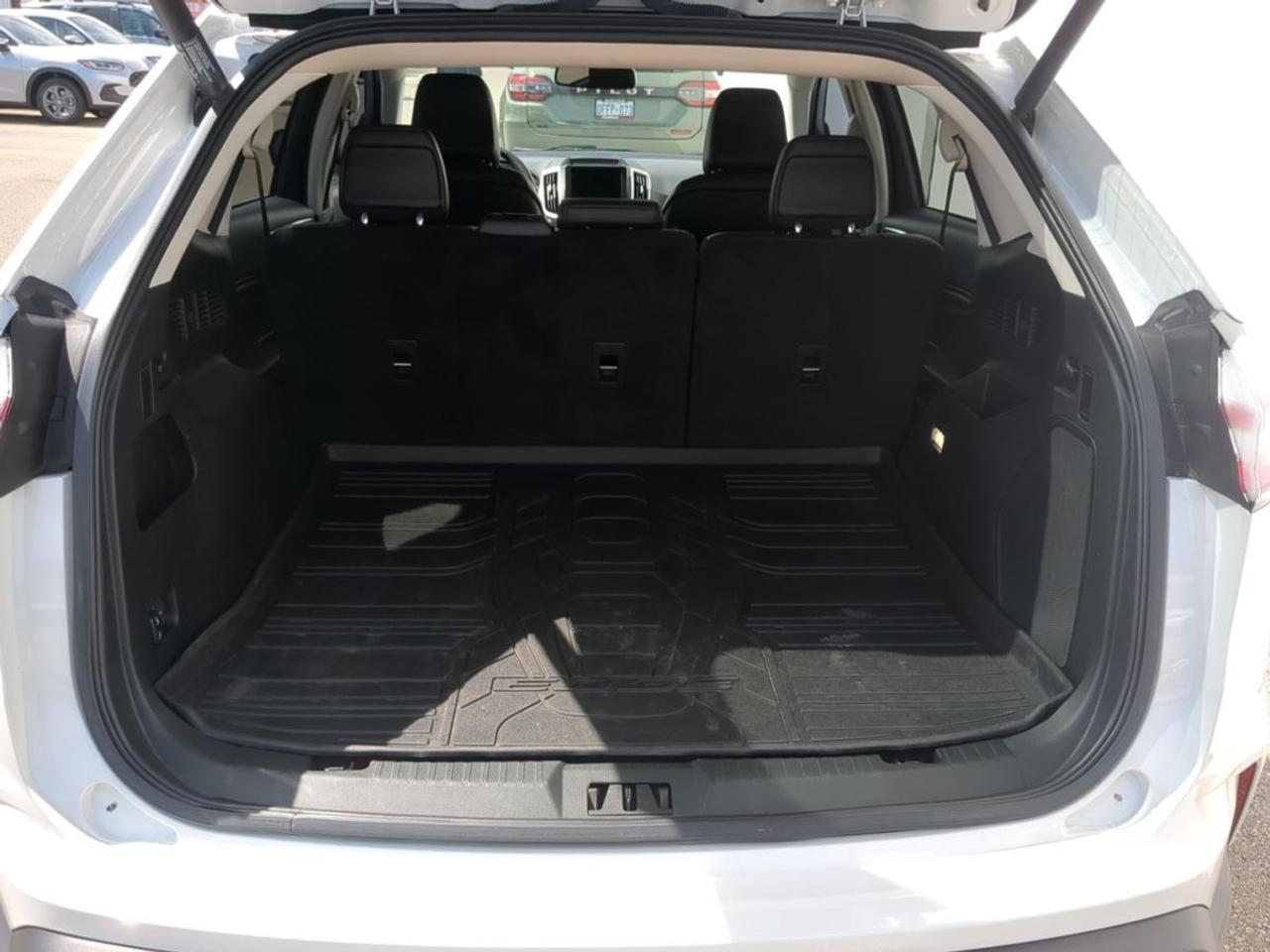 2022 Ford Edge Titanium AWD Photo