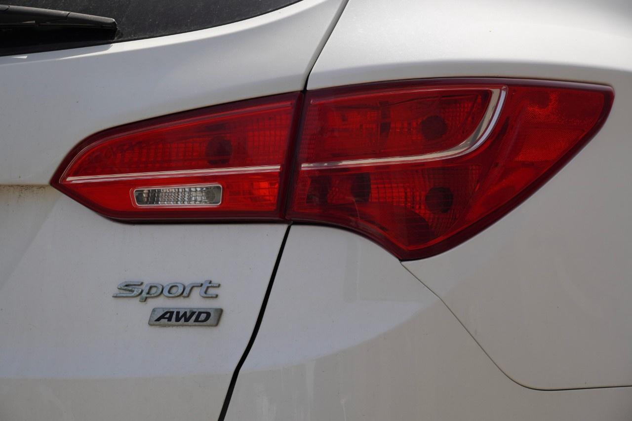 2016 Hyundai Santa Fe Sport AWD 4dr 2.4L Premium Photo3