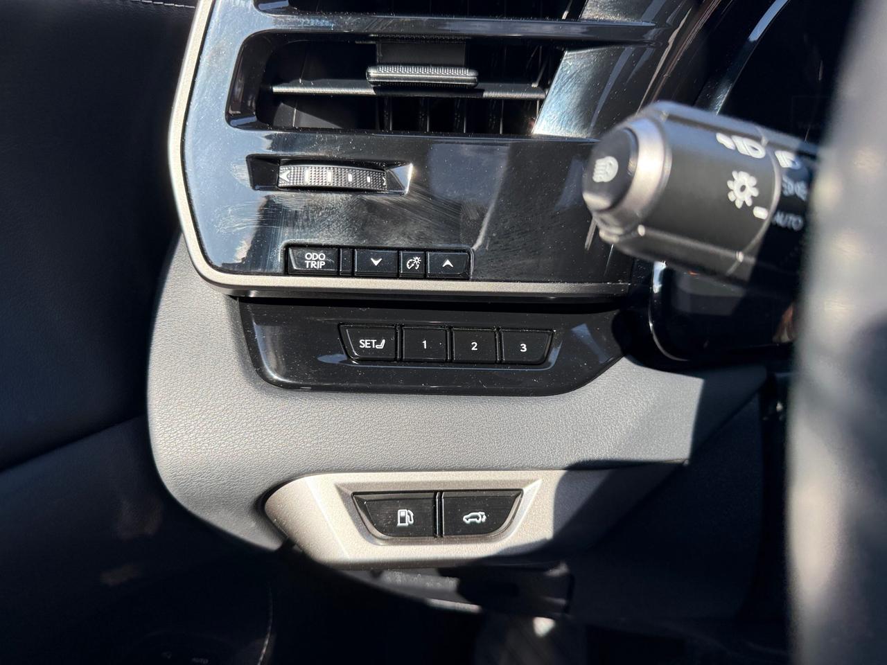 2024 Lexus RX RX 350 Auto, LUXURY PKG, NAV, SUNROOF, NO ACCIDENT Photo