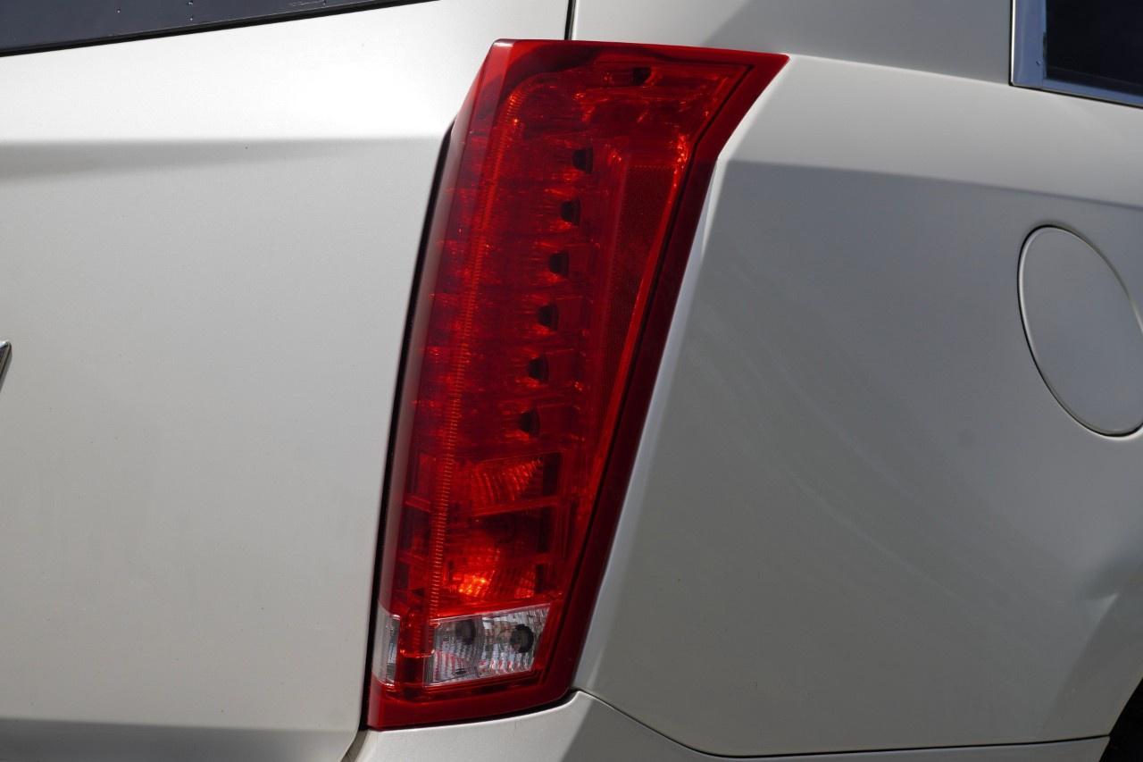 2010 Cadillac SRX AWD 4dr 3.0 Luxury Photo