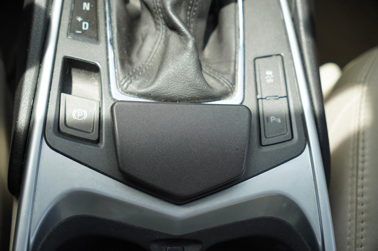 2010 Cadillac SRX AWD 4dr 3.0 Luxury Photo