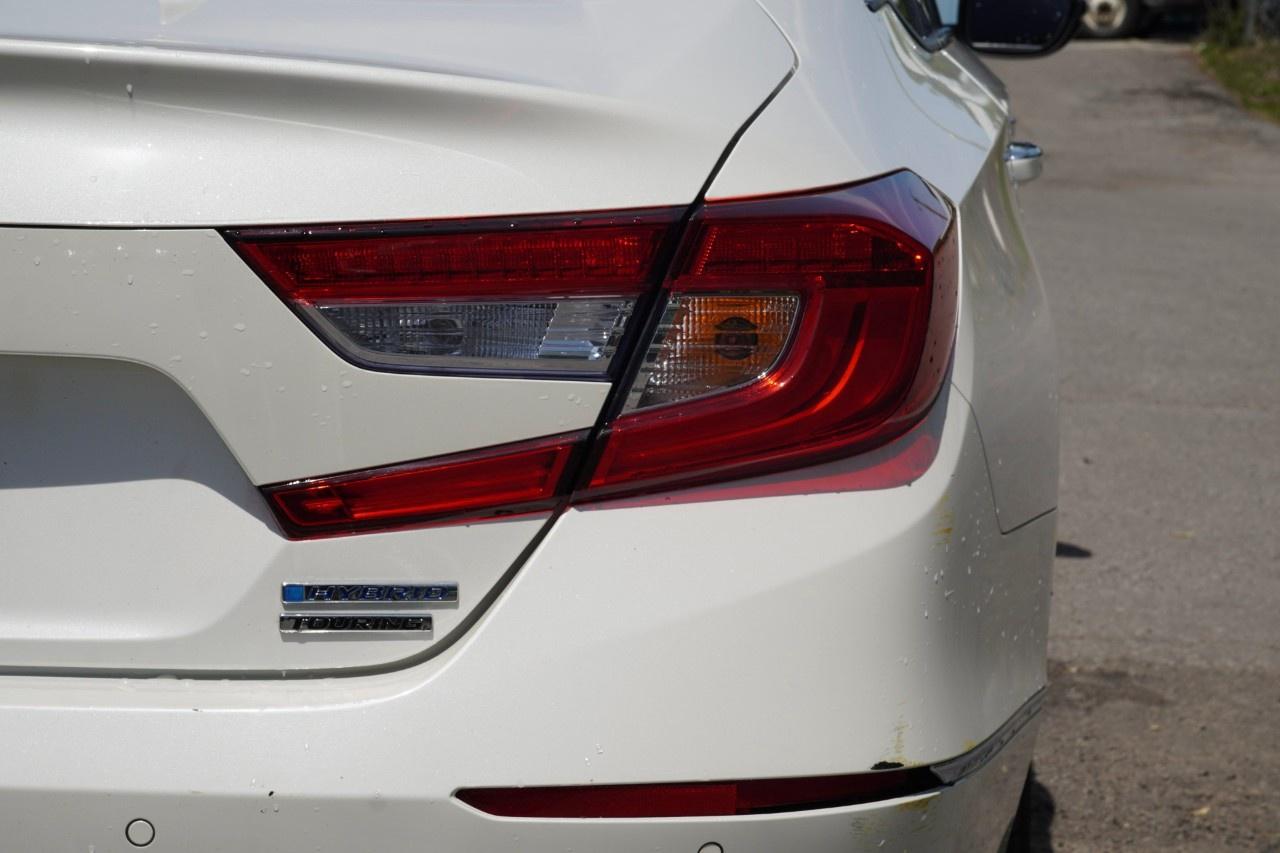 2018 Honda Accord Hybrid Touring CVT Hybrid Sedan Photo3