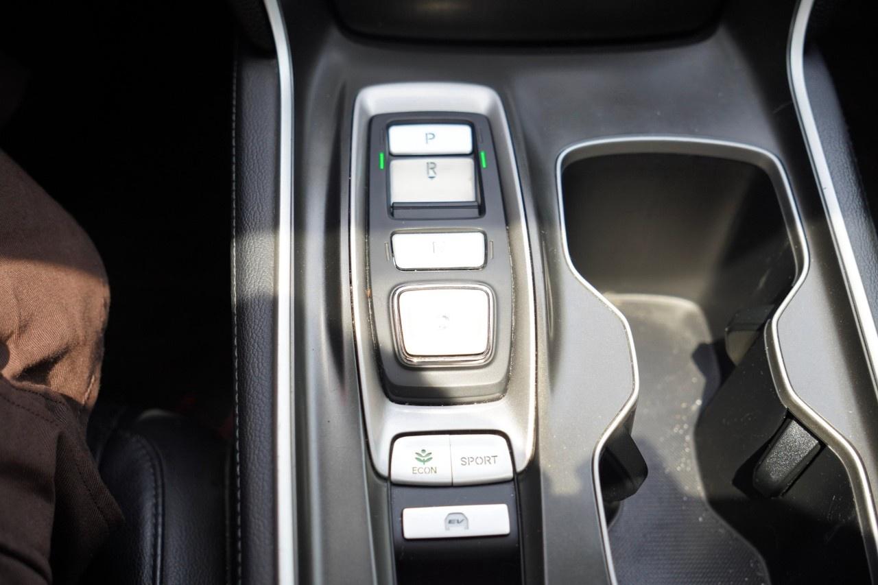 2018 Honda Accord Hybrid Touring CVT Hybrid Sedan Photo