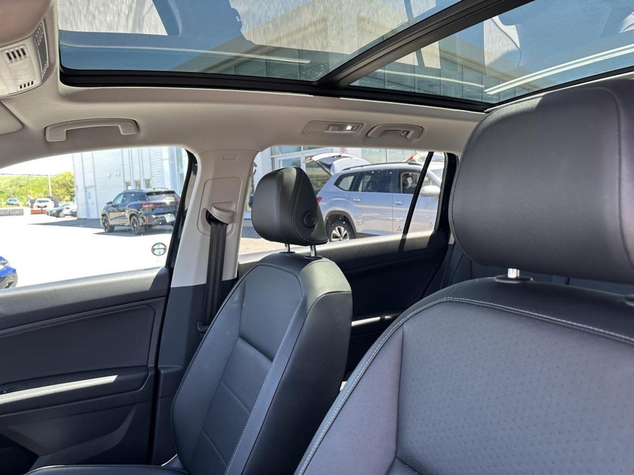 2018 Volkswagen Tiguan Comfortline 2.0T 8sp at w/Tip 4M Photo