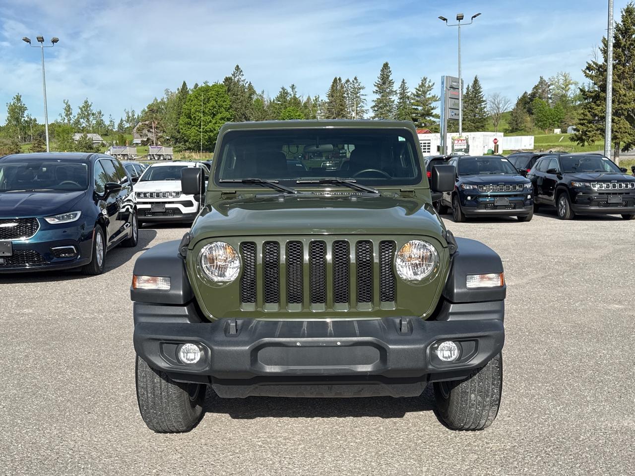 2022 Jeep Wrangler Sport S Photo