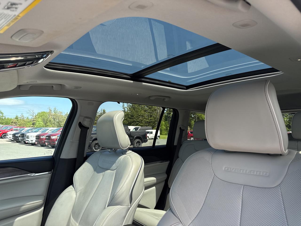 2021 Jeep Grand Cherokee L Overland - htd/vented massage seats - adaptive cru Photo3