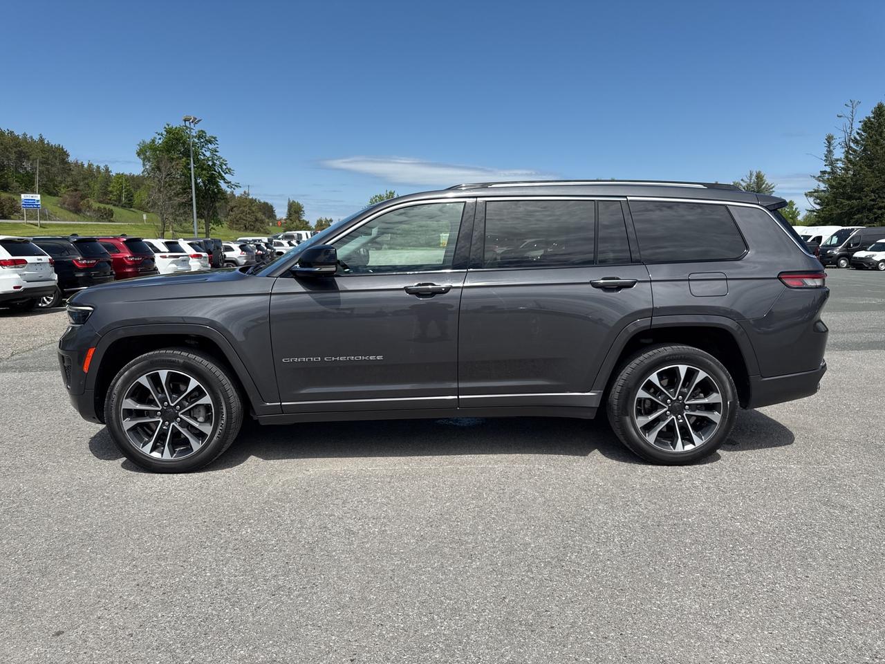 2021 Jeep Grand Cherokee L Overland - htd/vented massage seats - adaptive cru Photo