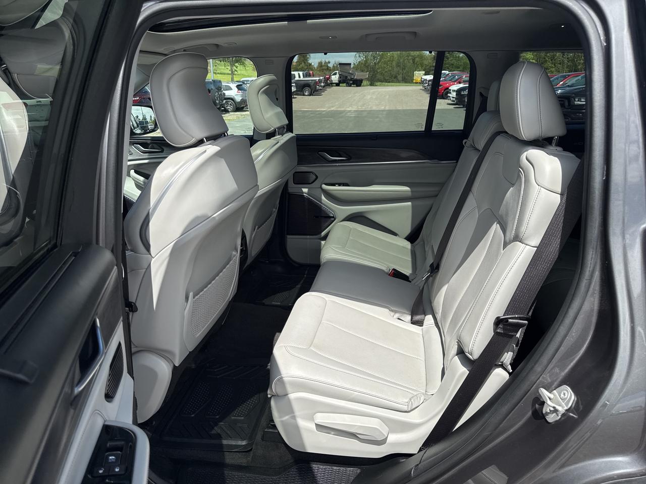 2021 Jeep Grand Cherokee L Overland - htd/vented massage seats - adaptive cru Photo