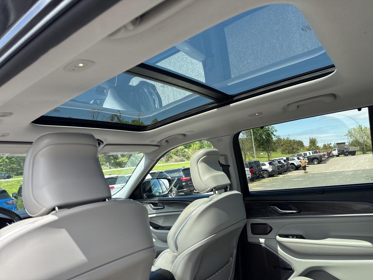 2021 Jeep Grand Cherokee L Overland - htd/vented massage seats - adaptive cru Photo