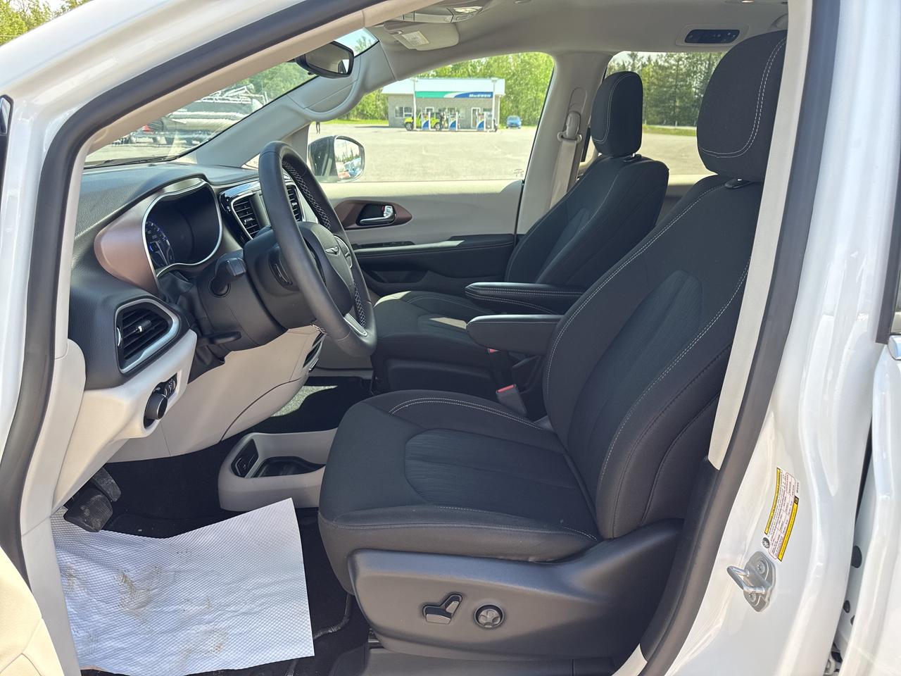 2024 Chrysler Grand Caravan SXT - htd seats/wheel - cruise control Photo