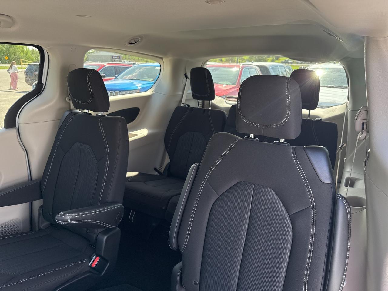 2024 Chrysler Grand Caravan SXT - htd seats/wheel - cruise control Photo