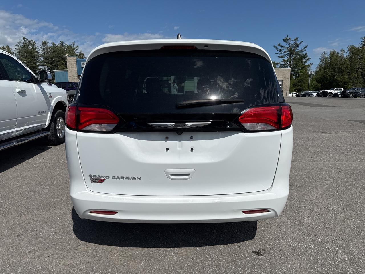 2024 Chrysler Grand Caravan SXT - htd seats/wheel - cruise control Photo