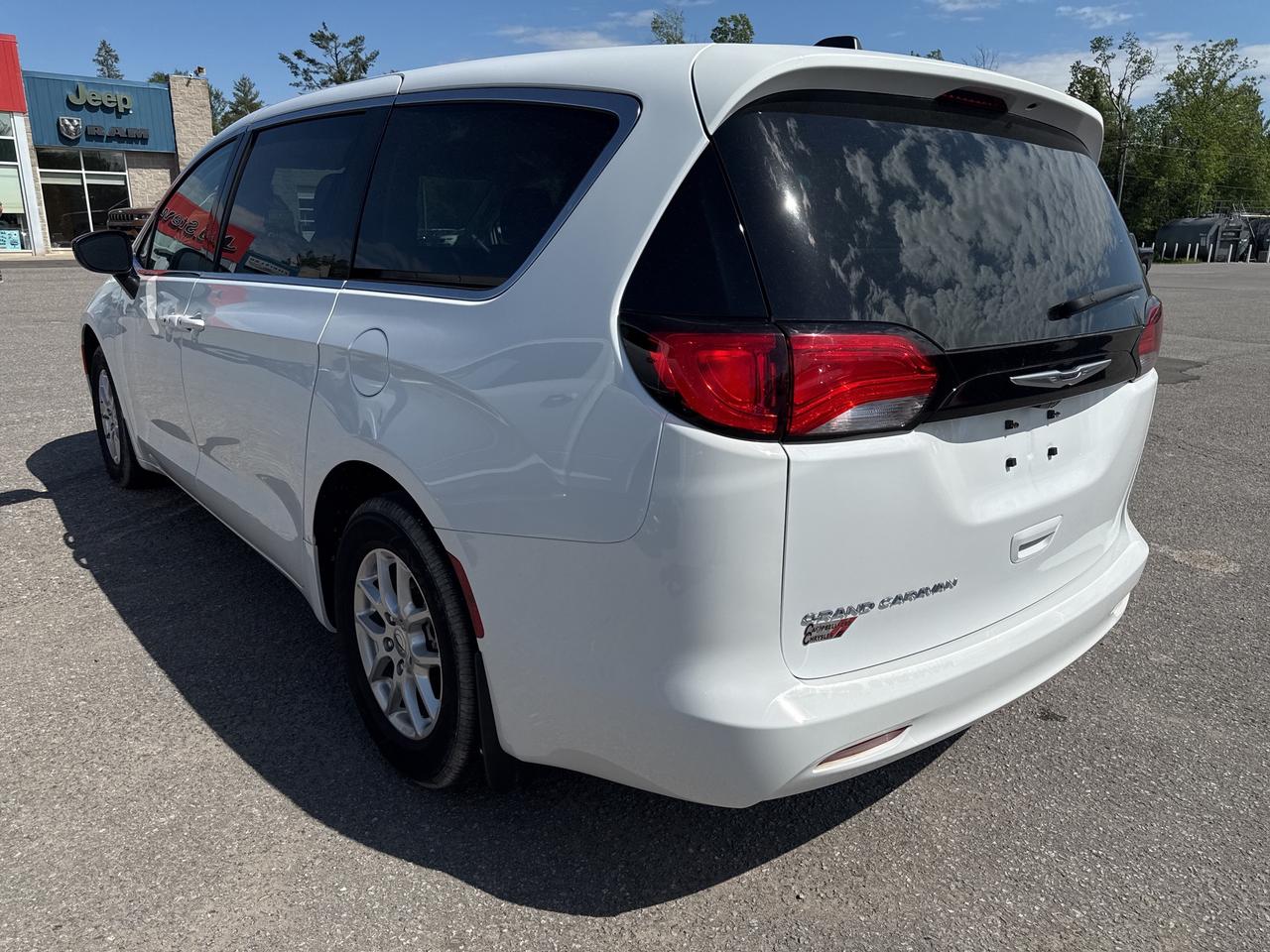 2024 Chrysler Grand Caravan SXT - htd seats/wheel - cruise control Photo
